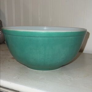 1940s Vintage Pyrex Primary Green mixing bowl